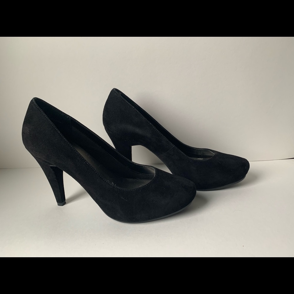 Me Too Suede Black Heels size 7.5